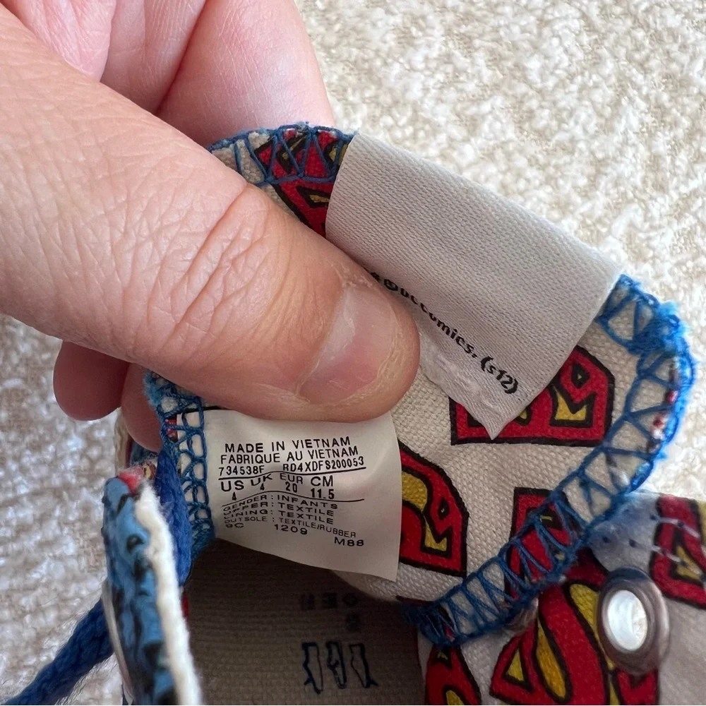 Converse Infant Chuck Taylor All Star Classic High Top‎ Superman Sneakers Size 4